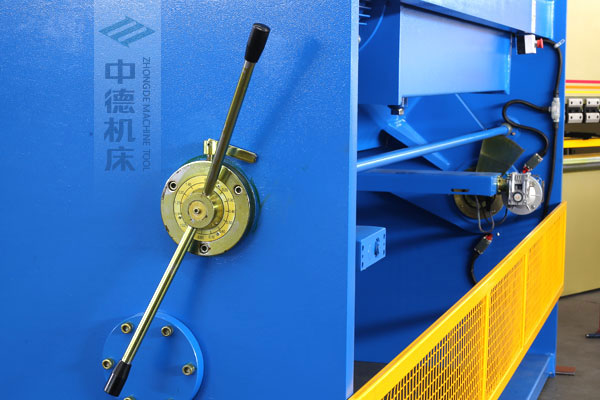 ZDSK-1232剪板機(jī)刀片間隙手動(dòng)調(diào)節(jié)器,刻度清淅,調(diào)節(jié)省力又簡(jiǎn)便.jpg ZDSK-1232剪板機(jī)刀片間隙手動(dòng)調(diào)節(jié)器,刻度清淅,調(diào)節(jié)省力又簡(jiǎn)便.jpg