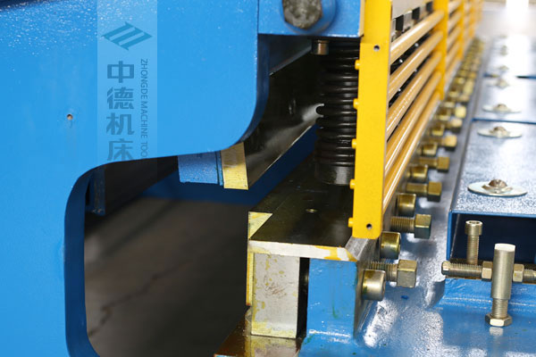 ZDSK-1232選用上海優(yōu)質(zhì)刀片,使用壽命更長(zhǎng).jpg ZDSK-1232選用上海優(yōu)質(zhì)刀片,使用壽命更長(zhǎng).jpg