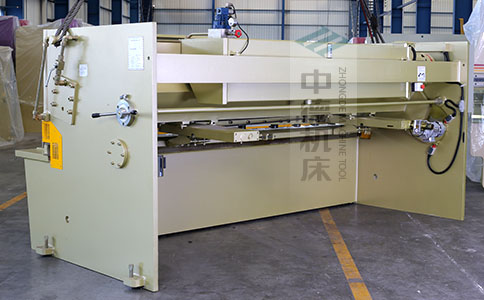 ZDS-840剪板機背面展示.jpg ZDS-840剪板機背面展示.jpg