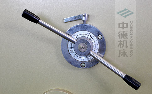 ZDS-840剪板機刀片間隙手動調節器,刻度清淅,調節省力又簡便.jpg ZDS-840剪板機刀片間隙手動調節器,刻度清淅,調節省力又簡便.jpg
