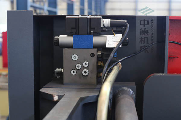 ZDPE8025采用進口液壓系統，穩定無故障，耐高溫高壓，持久工作精度高.jpg